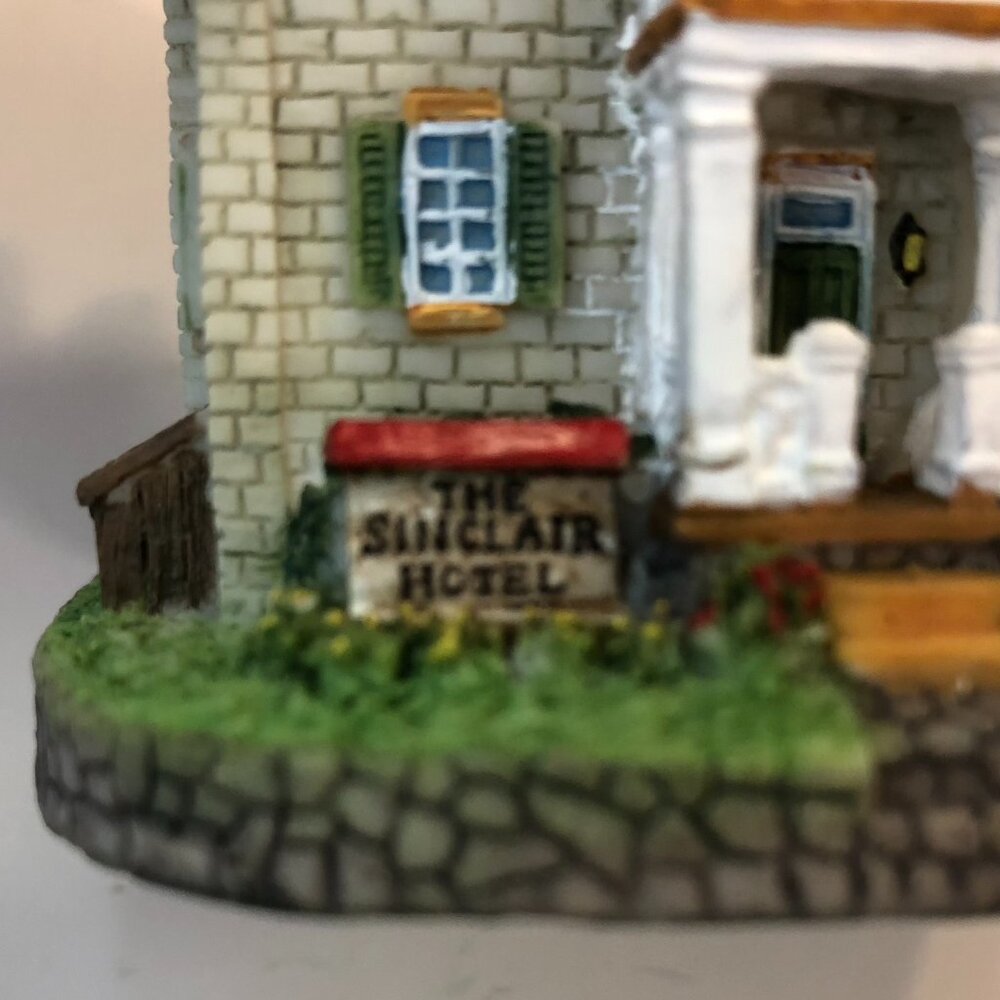 The Sinclair Hotel 1999 Liberty Falls Collection AH179 with Original Box - Picture 10 of 16